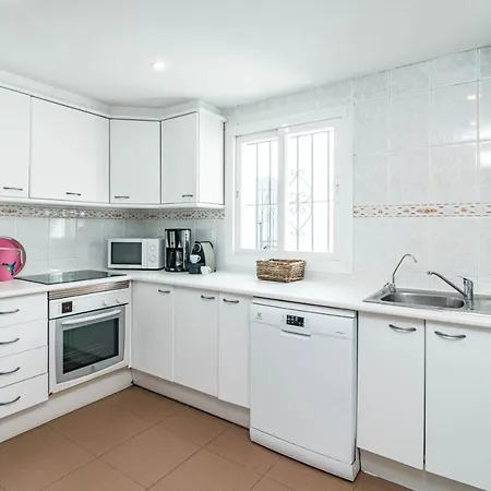Stunning And Spacious 3 Bedroom In Popular Puerto Banus Close To All Needs
