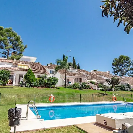 Stunning And Spacious 3 Bedroom In Popular Puerto Banus Close To All Needs Апартаменты