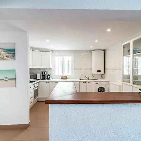 Stunning And Spacious 3 Bedroom In Popular Puerto Banus Close To All Needs