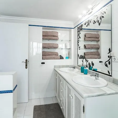 Stunning And Spacious 3 Bedroom In Popular Puerto Banus Close To All Needs Апартаменты Марбелья